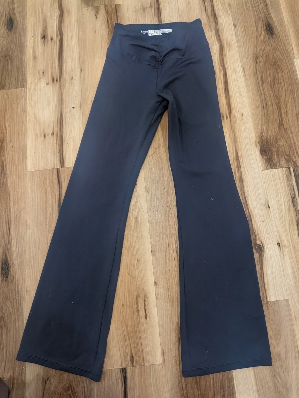 Victoria's Secret Black ruched Flare Leggings in size M Like New $48